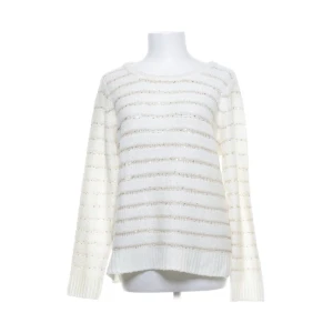 Stickad tröja - Säljer min stickade tröja i strl L för 50kr❤️den passar mig som har strl S,  nyskick