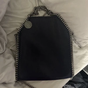 Stella McCartney liknande vöska  - Super fin nästan helt oanvänd💞💞