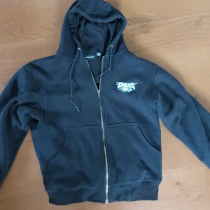 Snygg Eagles hoodie - Tjock dunbrooke eagles hoodie storlek S köpt second hand