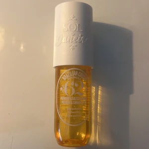 Sol de Janeiro 62 - Brazilian crush 62  Hur mycket kvar på andra bild ❤️pris kan diskuteras 