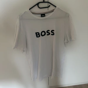 Märkes t-shirtar - Herr t-shirts 300kr styck. 800 för alla tre. Hugo boss. 