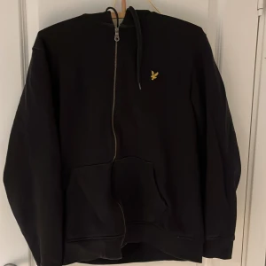 Lyle & scott tröja - Säljer för den inte används.  Skriv för mer frågor 