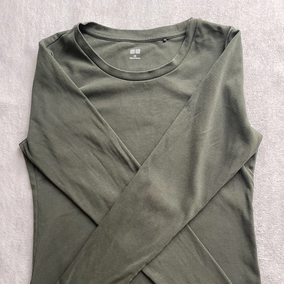 En långärmad tröja  - 90