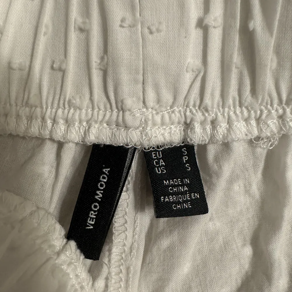 Vita shorts från Vero Moda . Helt oanvända.. Shorts.