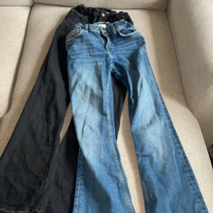 Low waist Jeans - Jag säljer dessa två lowwaist bootcut jeans från ginatricot i storlek 152 för 180kr (300 tillsammans) styck då jag inte använder dom längre. (Pris kan diskuteras)