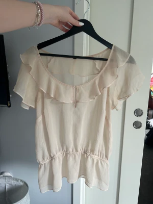 Mesh blus - Superfint blus som är lite genomskinlig. 💗