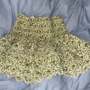 Zara kjol - Köptes på plick för ca 400kr! Säljer för 300kr kan sänka vid snabb affär 