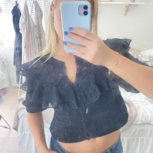 Kort kofta från Zara - Aldrig använd och koftan är i nyskick💕