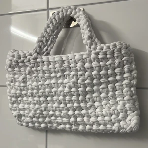 Väska - Superfin stickad handväska. Aldrig använd.  