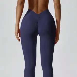 Säljer dessa v-back leggings i strl S i färgen mörk blå/svart. Endast testade. 100 st