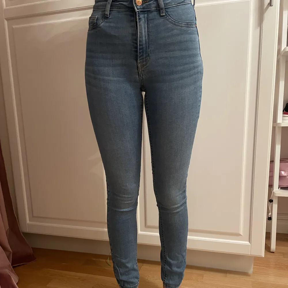 Molly jeans från Gina Tricot, strl xs. Fint skick. 50 kr + frakt🫶🏼. Jeans & Byxor.