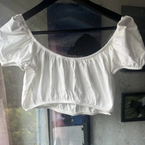 Crop top - Crop top ifrån Nelly. Storlek S.