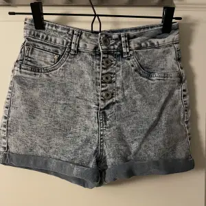 Shorts från NewYorker, knappast använda. Lite högmidjade