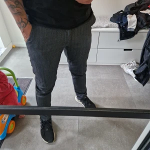 Jack n jones tygbyxa - Perfekt skick i storlek 32/34