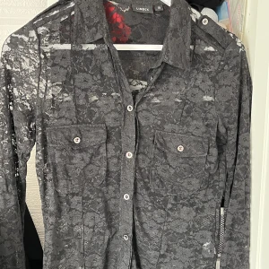 Spets skjorta - spets skjorta see through endast testad 1-2 gånger