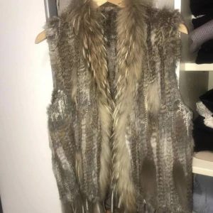 Pälsväst 300 - S/M Köparen står för frakten.