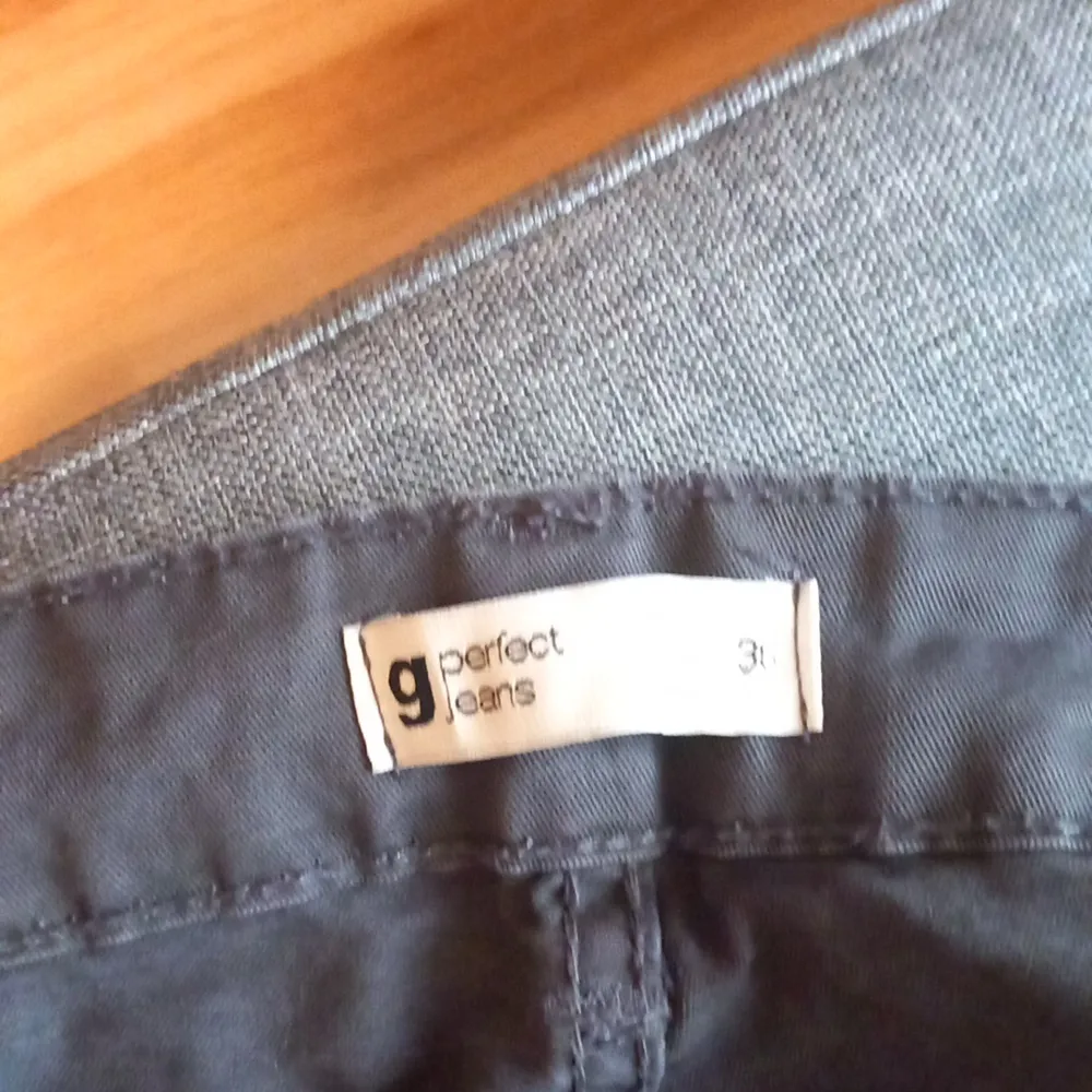 Jag har köpt de från plik och de var för stora för mig. Storleken varierar mellan s och m. Bra sikt.. Jeans & Byxor.