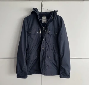 J Lindeberg jacka  - En tvärfet jacka som passar perfekt till hösten/vintern. Köptes för 3500kr förra året 