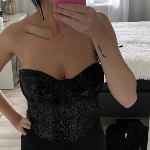 Korsett topp  - Helt ny, betalning sker via swish och köparen står för frakt 🩷