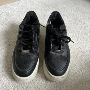Airforce one - Svarta airforce one i storlek 37,5