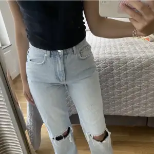 Jättefina jeans ifrån Gina Tricot, storlek 36💕