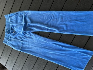 Blåa Juicy couture byxor - oanvända juicy byxor i storlek xs 🫶