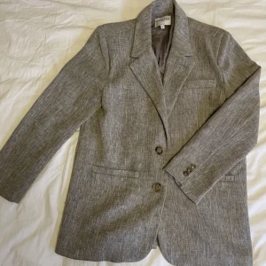 NA-KD kavaj - Blazer/kavaj från NA-KD. Grå/beige. Nyskick.