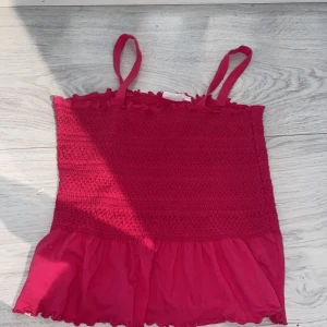 Linne  - Säljer detta rosa linne, använt få gånger! GRATIS FRKAT!  📸