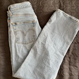 Levi’s jeans ribcage straight - Använda men i bra skick. Storlek 25. 
