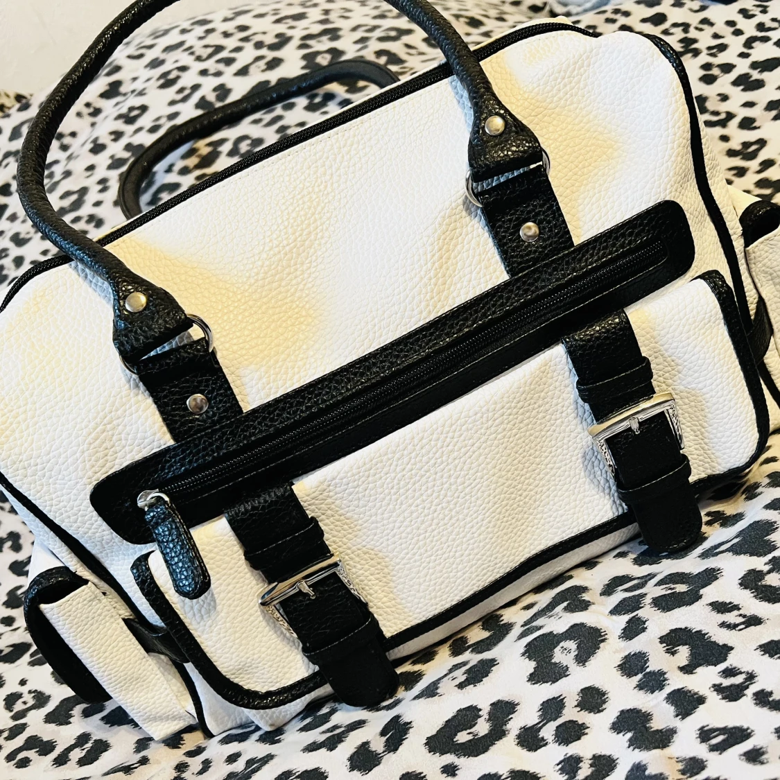 Super fin dam axel väska i skinn