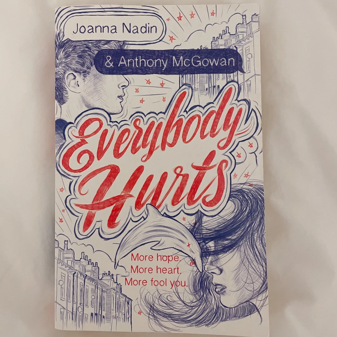 ”Everybody Hurts” av Joanna Nadin & Anthony McGowan