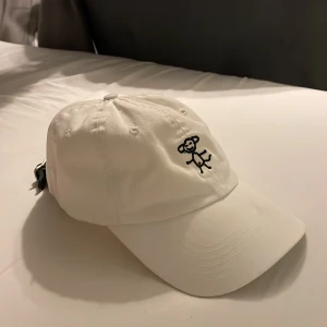 Vit Keps! - Keps från Animals N STUFF. En väldigt bekväm och enkel keps!