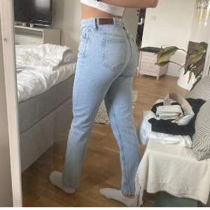 straight jeans från bikbok! använda typ två gånger! perfekt skick! 💙