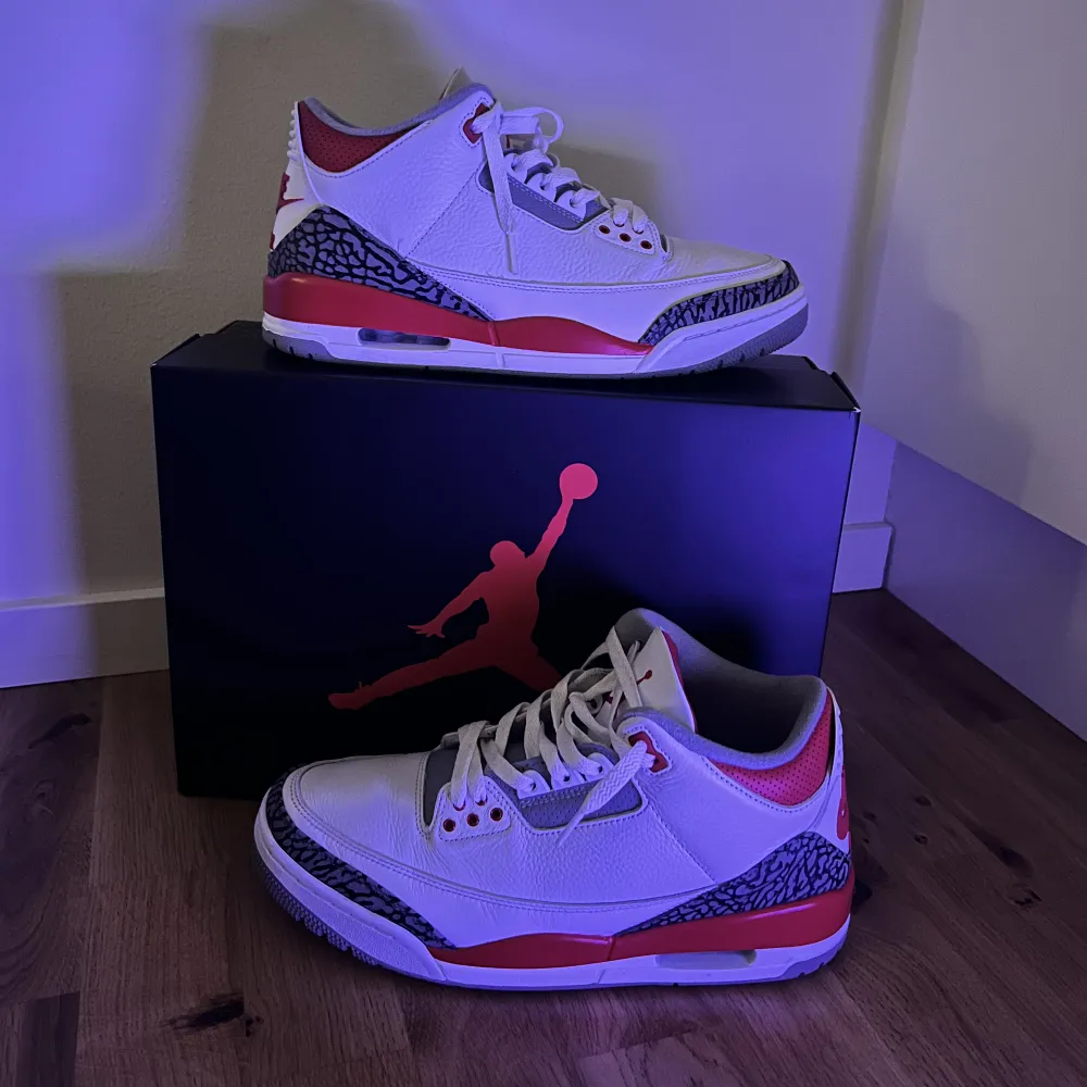 Jordan 3 Fire Red, cond 10/10 helt nya, kvitto finns💯👊. Skor.