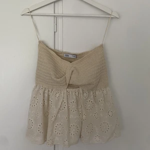 Zaratopp - Så fin tubtopp från Zara❤️aldrig använd❤️Storlek M, säljer för 100kr + frakt eller högsta bud!