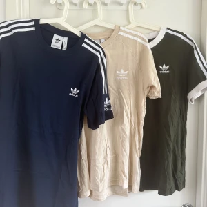 3 t-shirts - Storlek M & S, Alla för 200kr