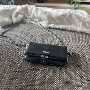 Zadig & voltaire väska  - Säljer min super fina Zadig väska i den lilla modellen, mycket bra skick! Pris kan diskuteras!!