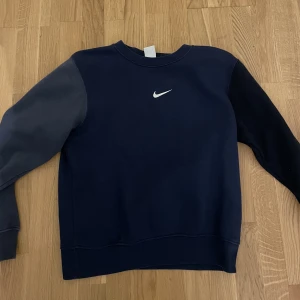 Nike sweatshirt - Väldigt gott skick 3 färger 