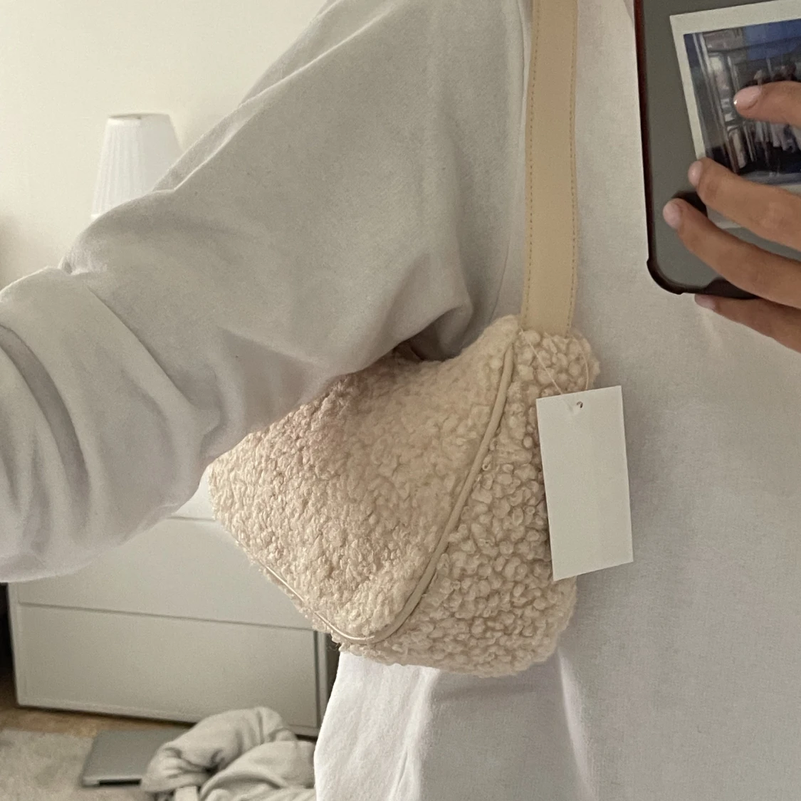 Gräddvit pälsväska - 90