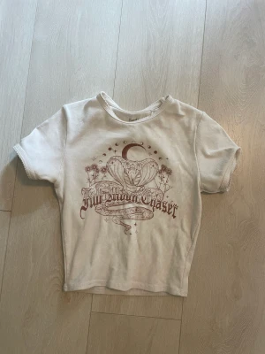 Toppar från beshka  - 2 toppar från beshka, den vita är använd fåtal gånger, den bruna knappt alls