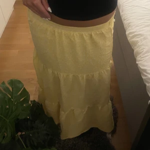 Gul långkjol - Fin gul långkjol köpt på plick somntyrr inte kommit till användning så mycket 💛