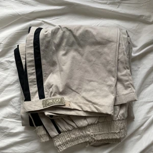 Trackpants?  - Feta pantalones från diego(random märke) i size L typ.  Skick 7/10 