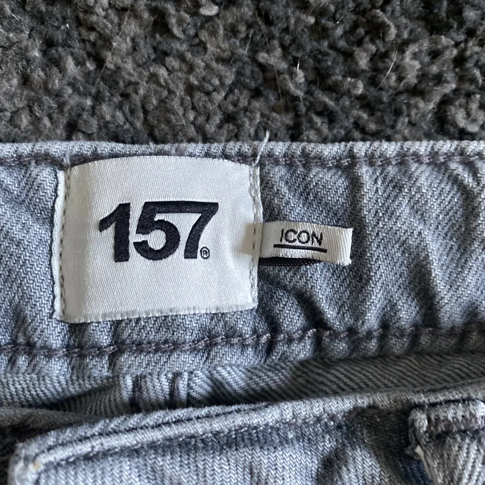 Säljer mina helt nya lågmidjade jeans från lager 157! Aldrig använda! Kan mötas upp i Jönköping eller frakta, köparen står för frakten💕. Jeans & Byxor.