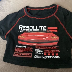 Tajt t-shirt - För liten på mig. Har bara testat den.