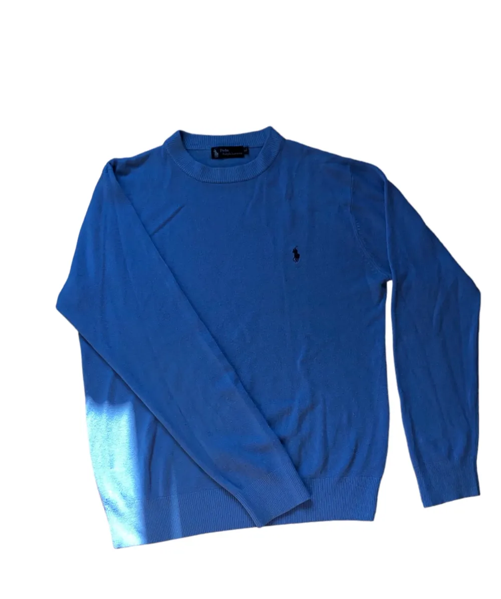 Jättesnygg ljusblå Ralph lauren tröja. Den är i storlek L men passar 165/170. Skriv vid frågor eller funderingar. Stickat.