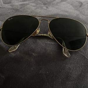 Glasögon Ray-Ban AVIATOR L0205