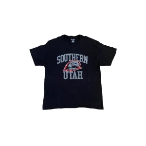 Champion Authentic Vintage T-shirt 🖤 - Champion Authentic Vintage T-shirt 🖤  Pris: •199kr  Stl: XL  Bredd 56cm Längd 72cm  Kontakta oss för mer info🤍