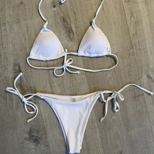 Vit bikini stl S - Säljer denna fina vita bikini i stl S. Aldrig använd 