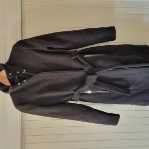 Selling my two year old trench coat, only been used once, still in very good condition. The size is to big for me.