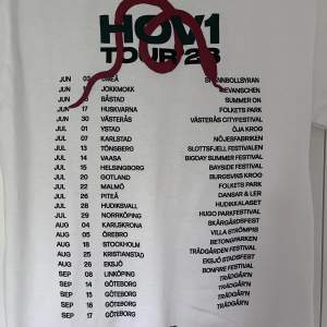 T-shirt köpt på deras konsert i Huskvarna, köpt i S. Helt oanvänd (bara provad). Hade velat BYTA mot en M